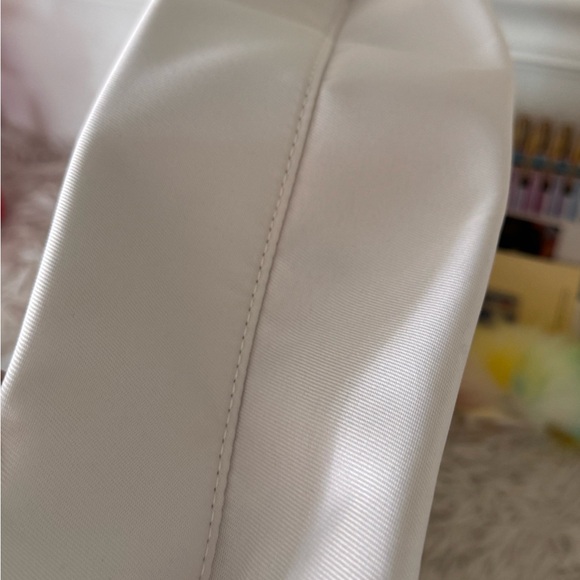 Clinique X Kate Spade Tote - Picture 6 of 8